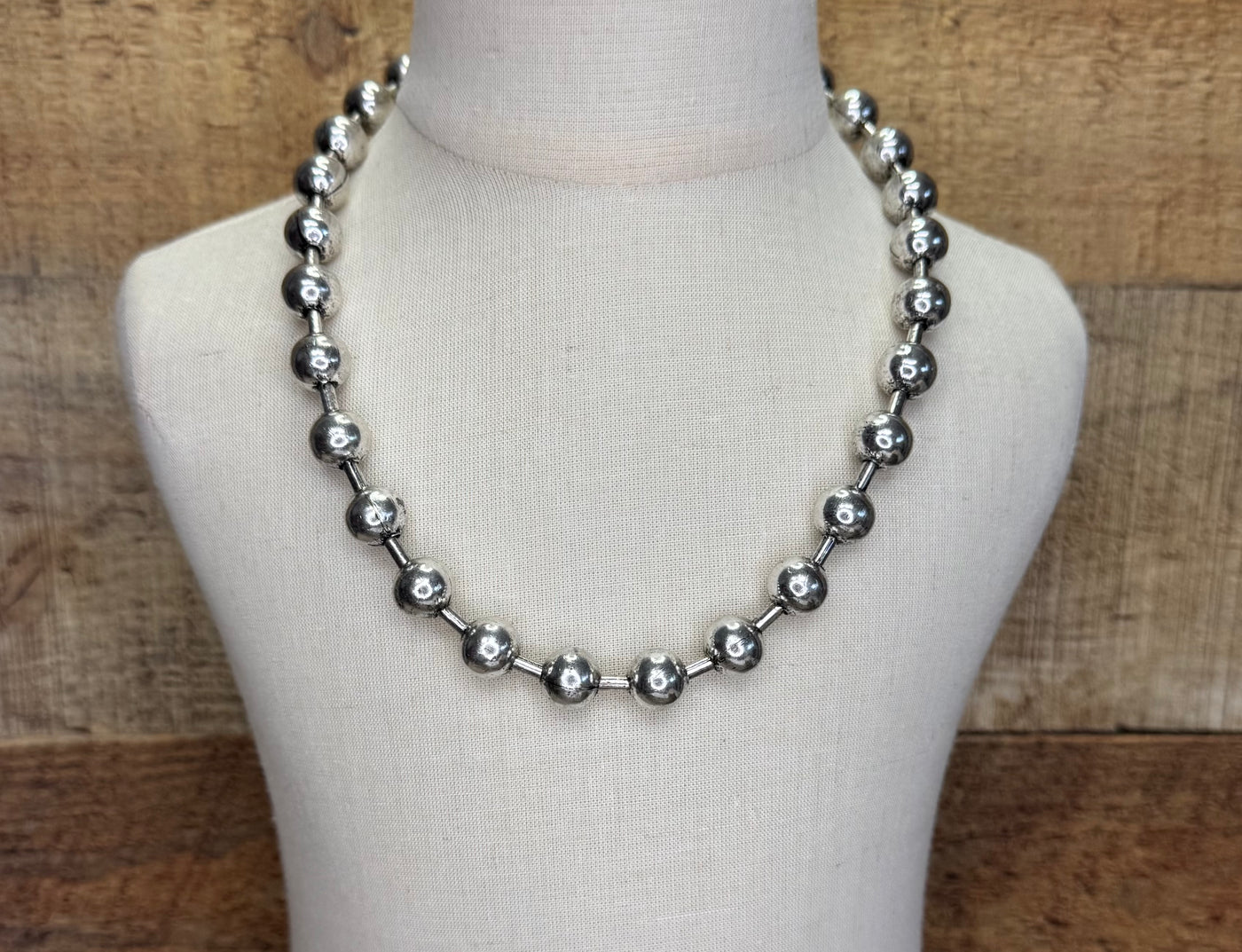 SOLVANG NECKLACE
