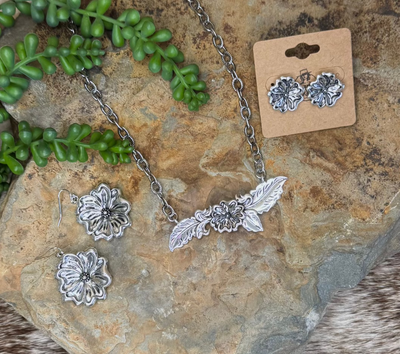 TOOLED LEATHER NECKLACE